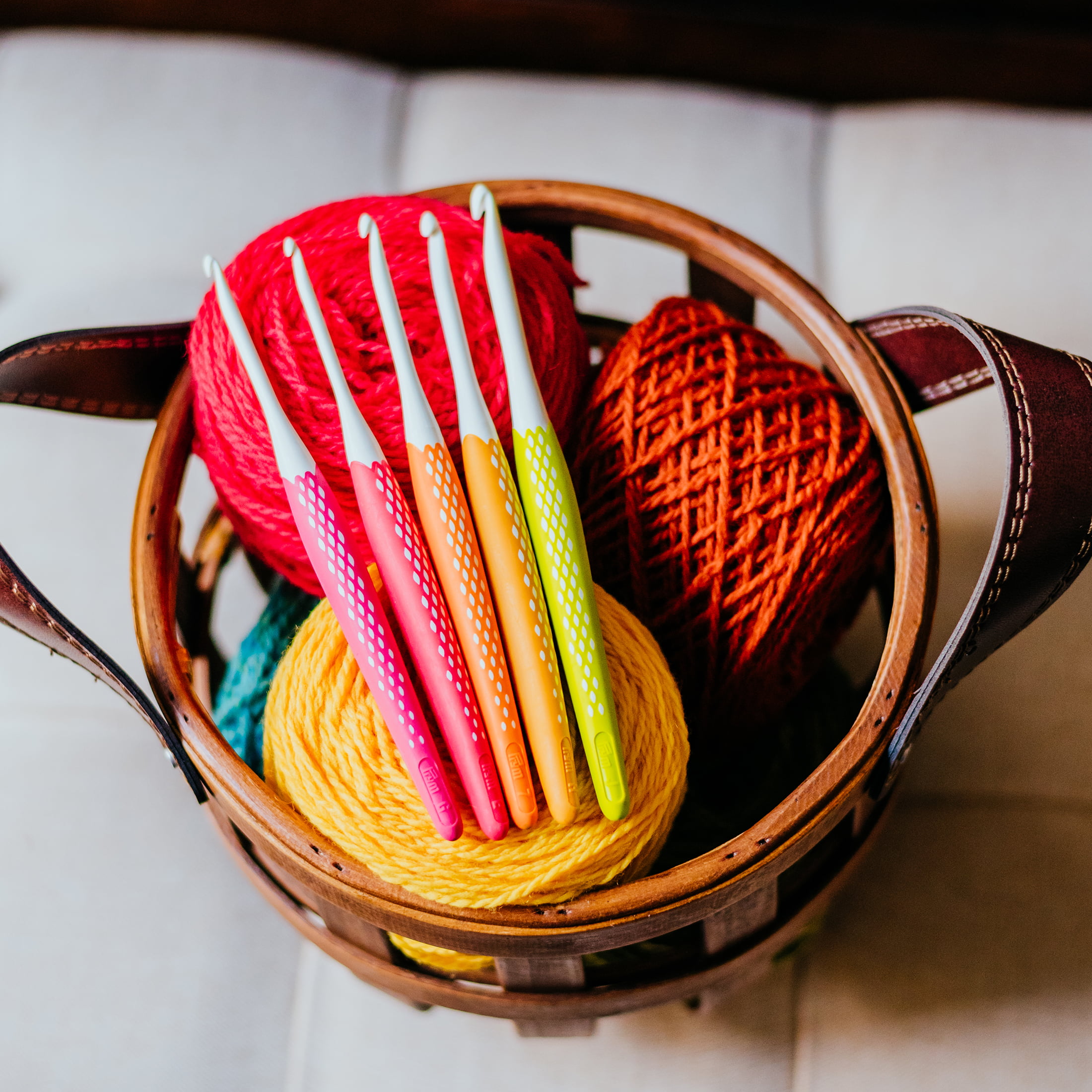 Camtiac Prym Yarn Crochet Hooks, Set of 4, Thickness: 1.0-1.75 : :  Home & Kitchen