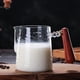 thumbnail image 5 of Jarra de espuma de leche de 17 oz / 500 ml de vidrio de borosilicato alto Taza de espuma de leche Es Abanopi Mango de madera, 5 of 7
