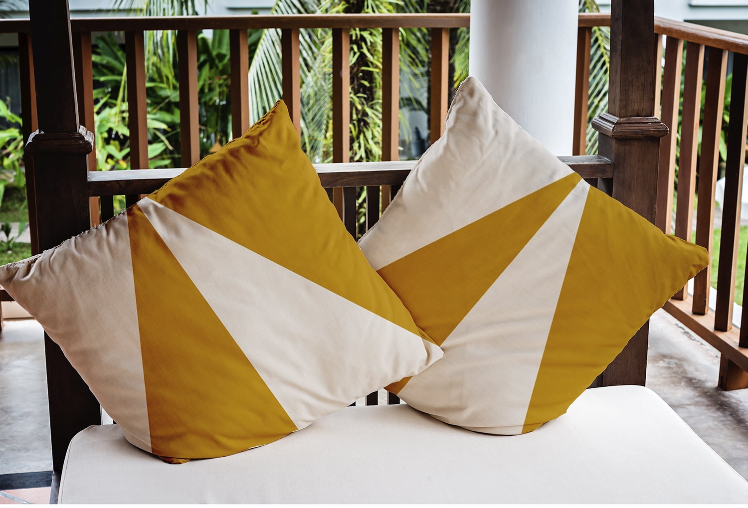 20" x 20" Simply Daisy Prism Autum Polyester Indoor/Outdoor Pillow, Autumn Gold Qty 1