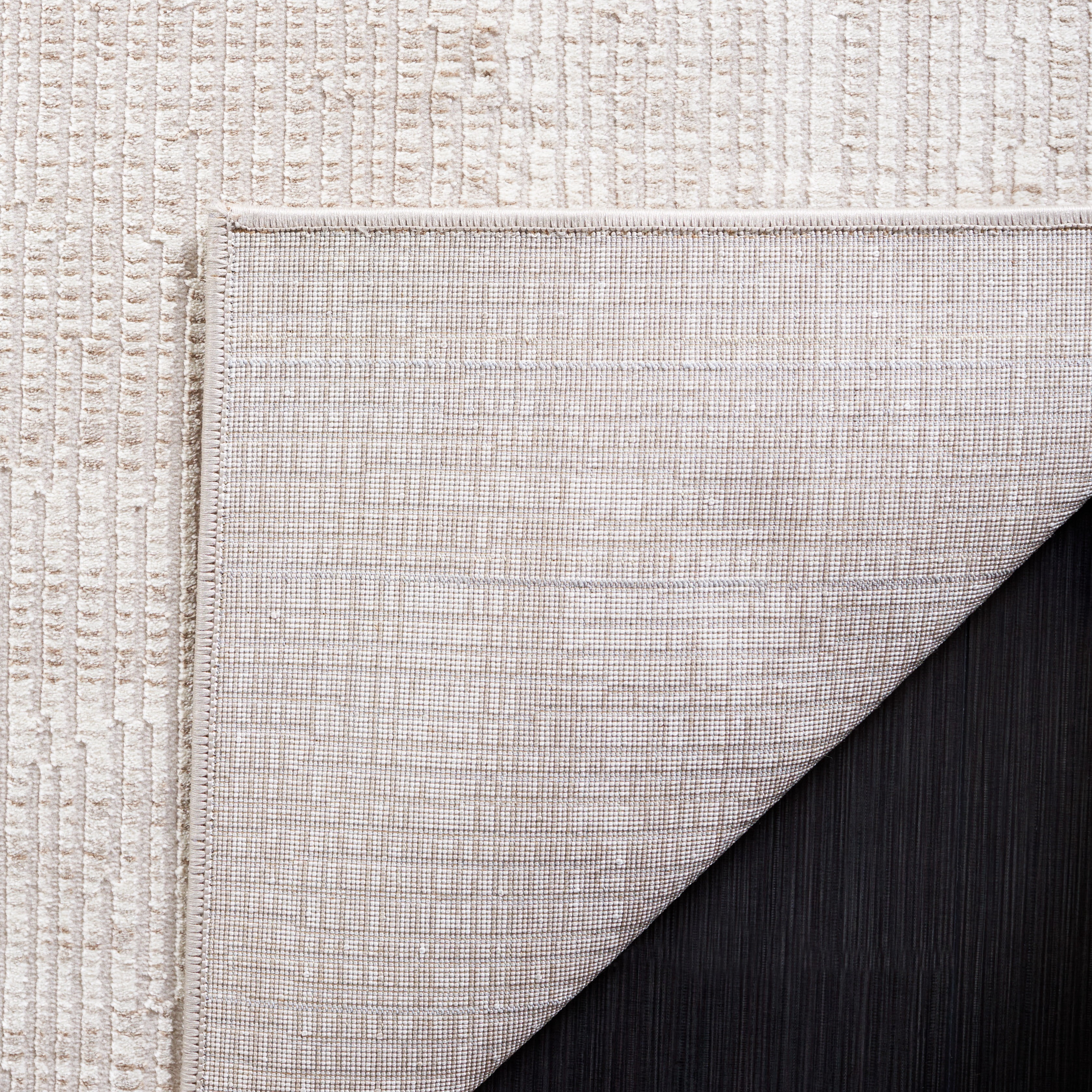 SAFAVIEH Continental Lecia Distressed Area Rug, Ivory/Beige, 4' x 6'