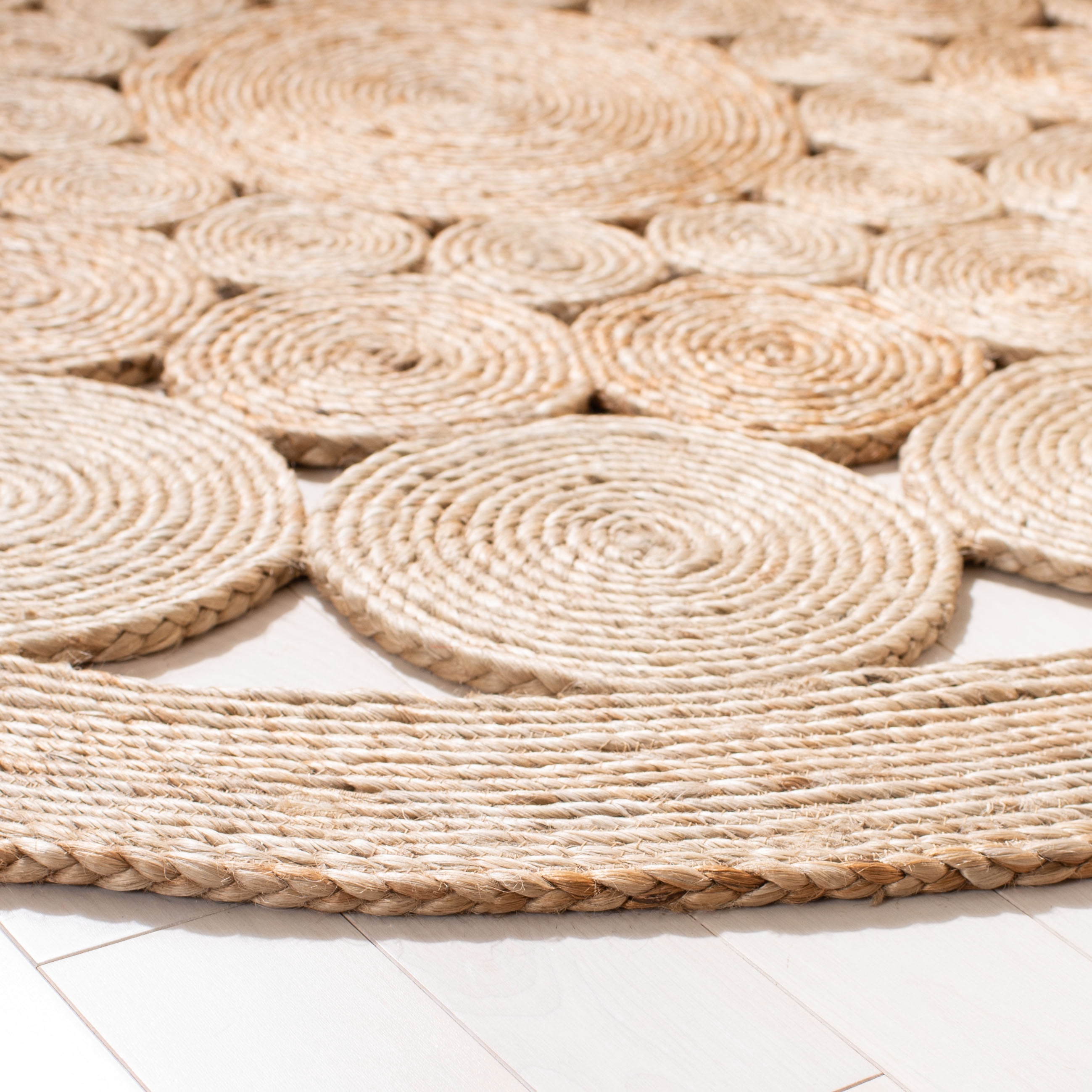 SAFAVIEH Natural Fiber Virginia Geometric Area Rug, Natural, 4' x 4' Round