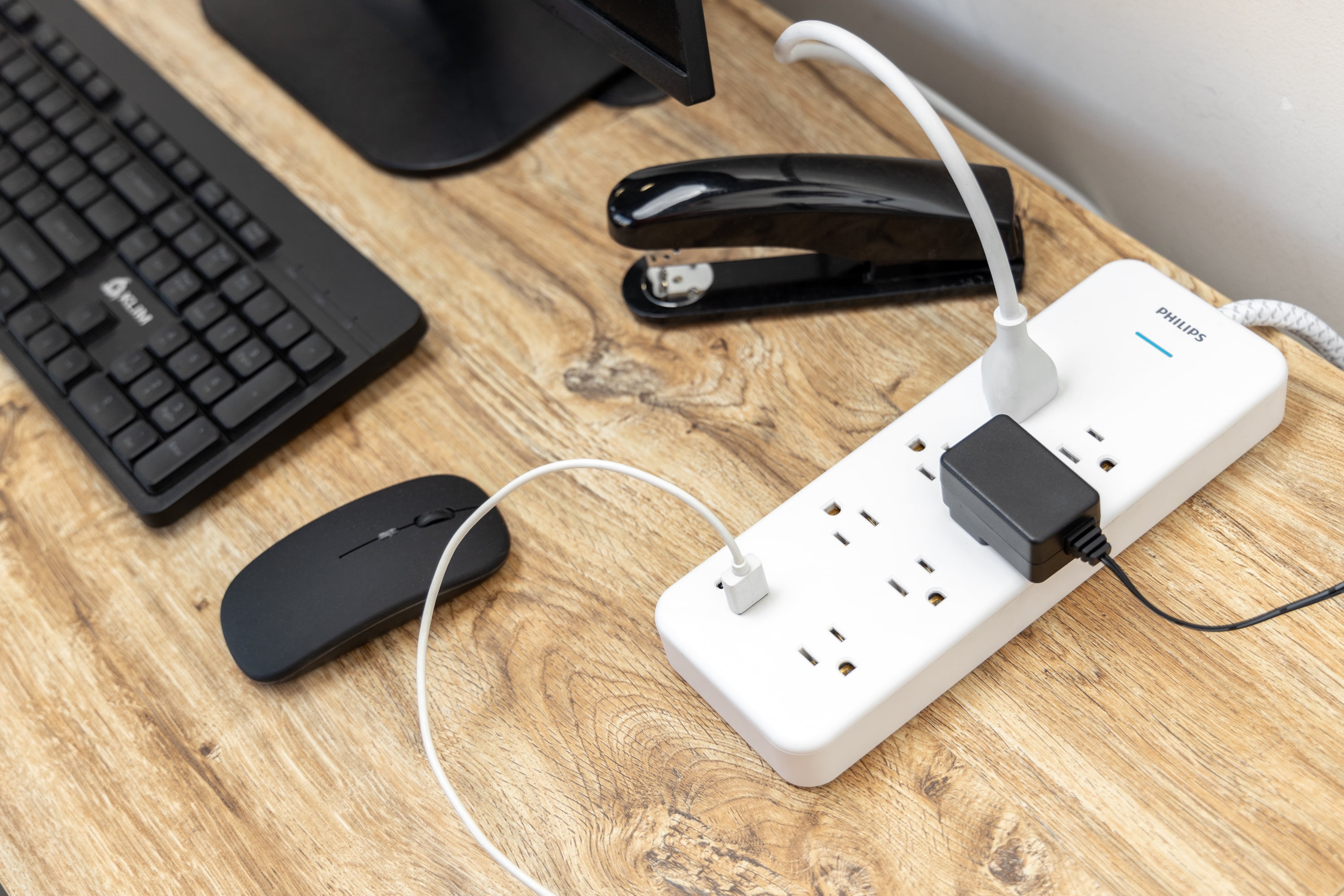 Philips 6-ft 7-Outlet Surge Protector, 1 USB-a, 1 USB-C, 15W, 1500J, Braided Cord, White