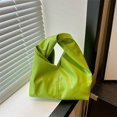 thumbnail image 4 of Bolsos de diseño de nicho de alto valor para mujeres en primavera y verano, nuevo bolso de hombro bajo el brazo de moda que combina con todo, bolso de mano informal, 4 of 5