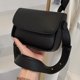 thumbnail image 3 of Bolsa bandolera de cuero Color sólido pequeño con solapa para mujer (Negro) Likrtyny Para Estrenar, 3 of 9