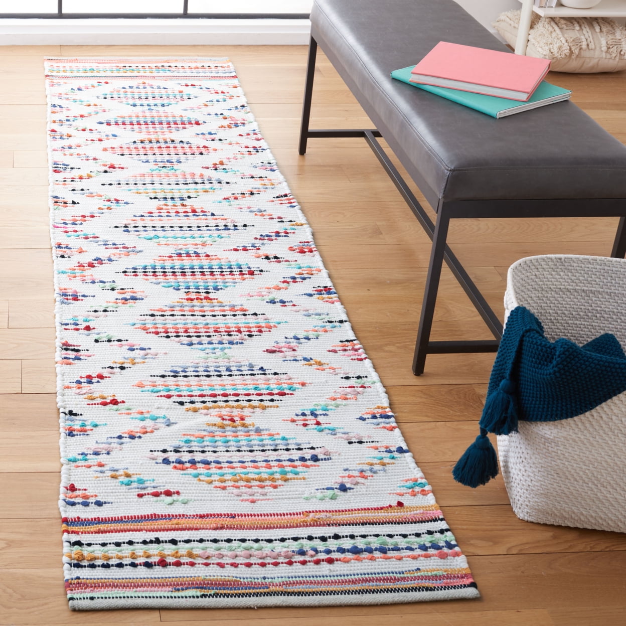 SAFAVIEH Montauk Rayen Diamond Area Rug, Ivory/Blue, 8' x 10'