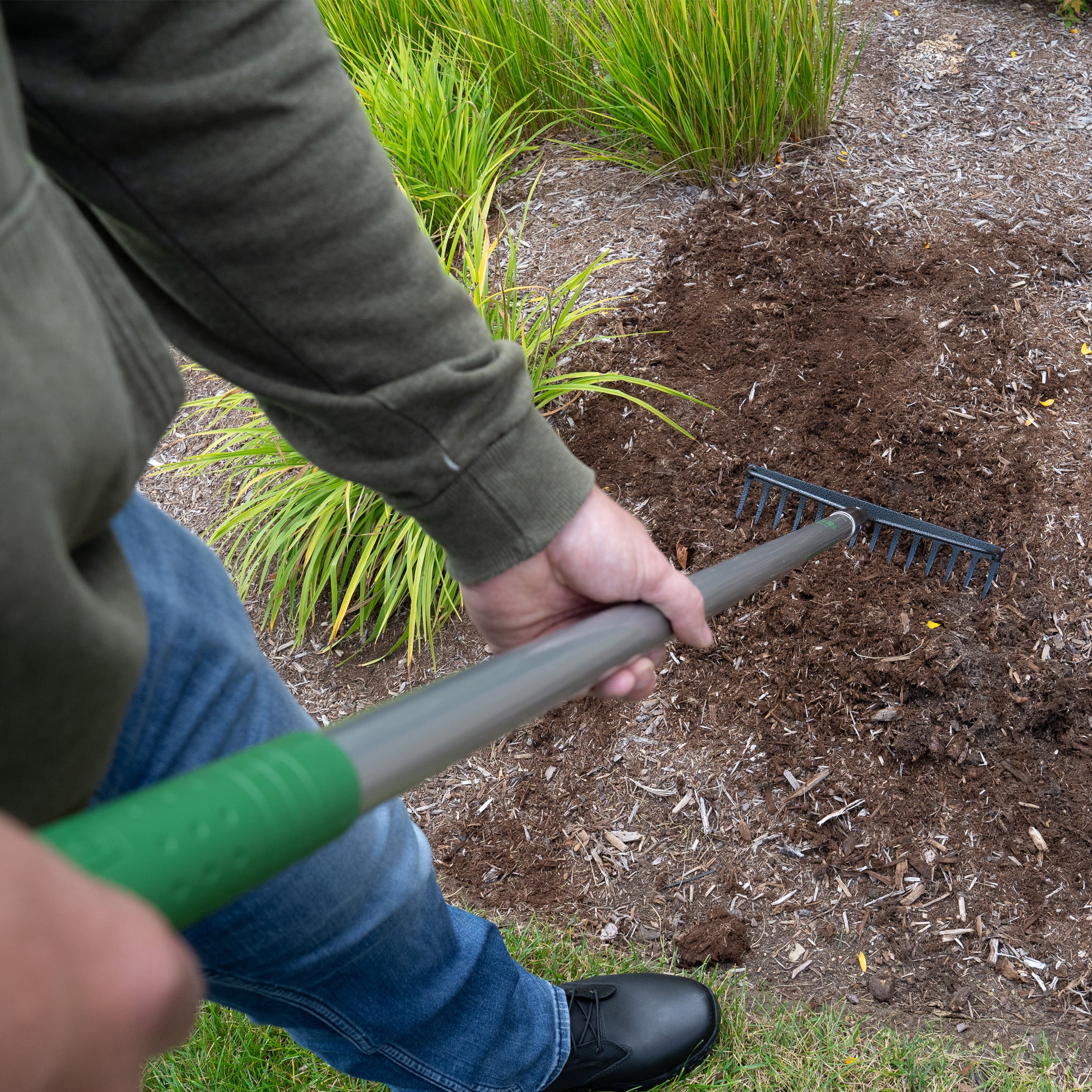 Expert Gardener Fiberglass Bow Rake with Comfort Grip and 14-Tine Design
