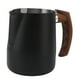 thumbnail image 3 of Taza para espumar leche con escala interior, jarra humeante de café con boquilla sin goteo de acero inoxidable 304 con mango, negro mate, 1000ml, 3 of 10
