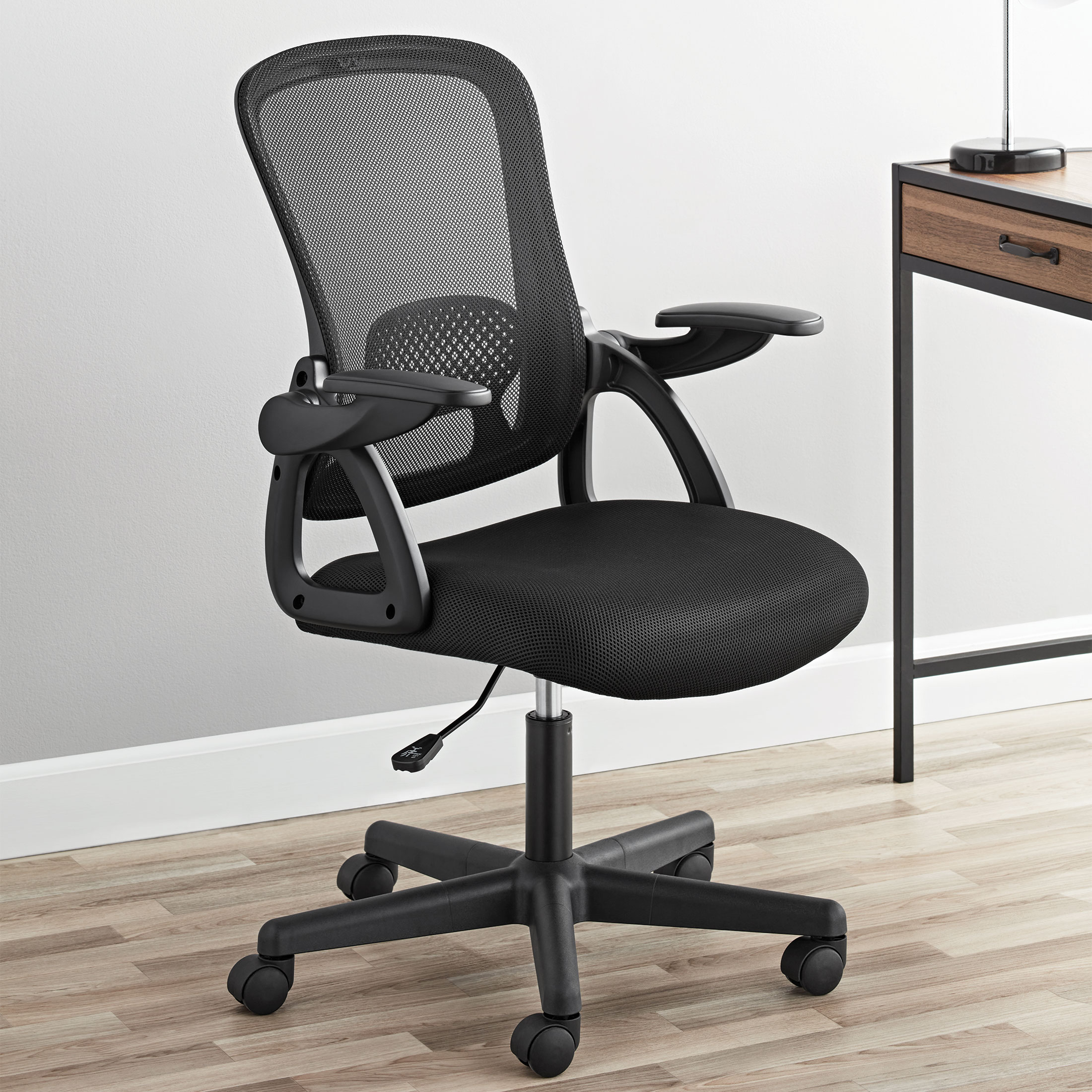Mainstays Ergonomic Mesh Back Office Chair, Black photo 1