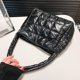 thumbnail image 3 of Bolso de mano para mujer, acolchado, a cuadros, de algodón, portátil, para viajes, color negro, 3 of 9