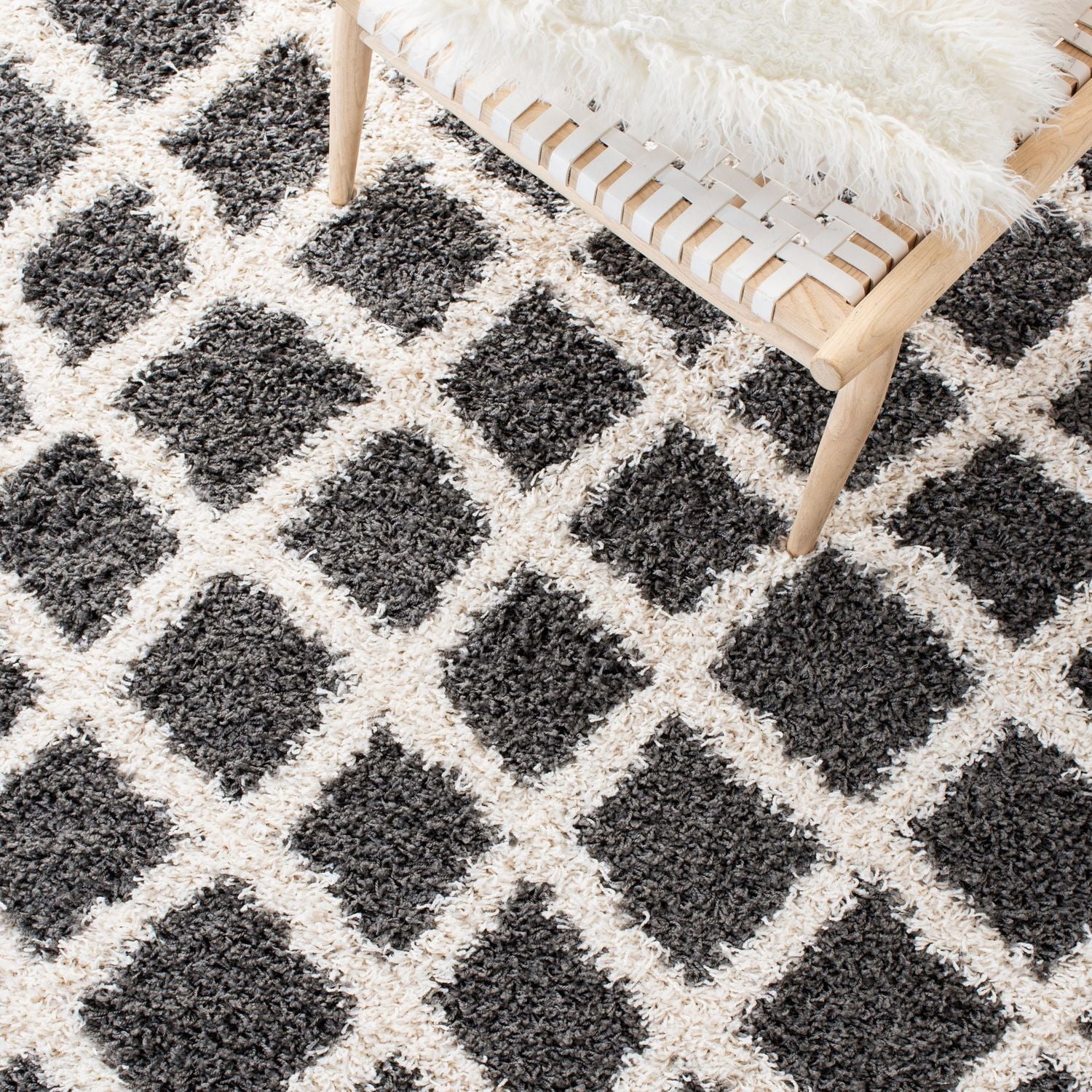 Safavieh Dallas Jerrie Geometric Shag Area Rug
