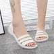 thumbnail image 1 of Sandalias de estilo nuevo de verano 2021, zapatos planos de playa para mujer, sandalias de plástico para la playa, zapatos de gelatina de cristal a la moda para mujer Summer37 Gao Jinjia LED, 1 of 2