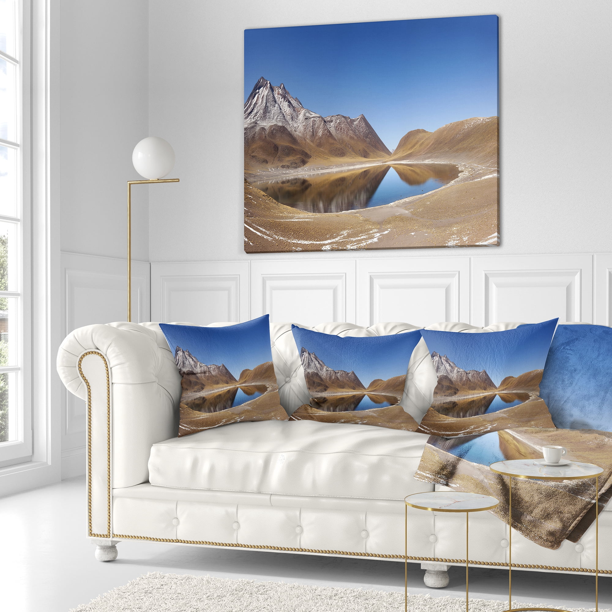 Designart Miniques Lagoon North of Chile - Seashore Throw Pillow - 18x18