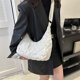thumbnail image 4 of Bolso casual para mujer con correa ajustable, bolso de mano con entramado rómbico y media luna, 4 of 6