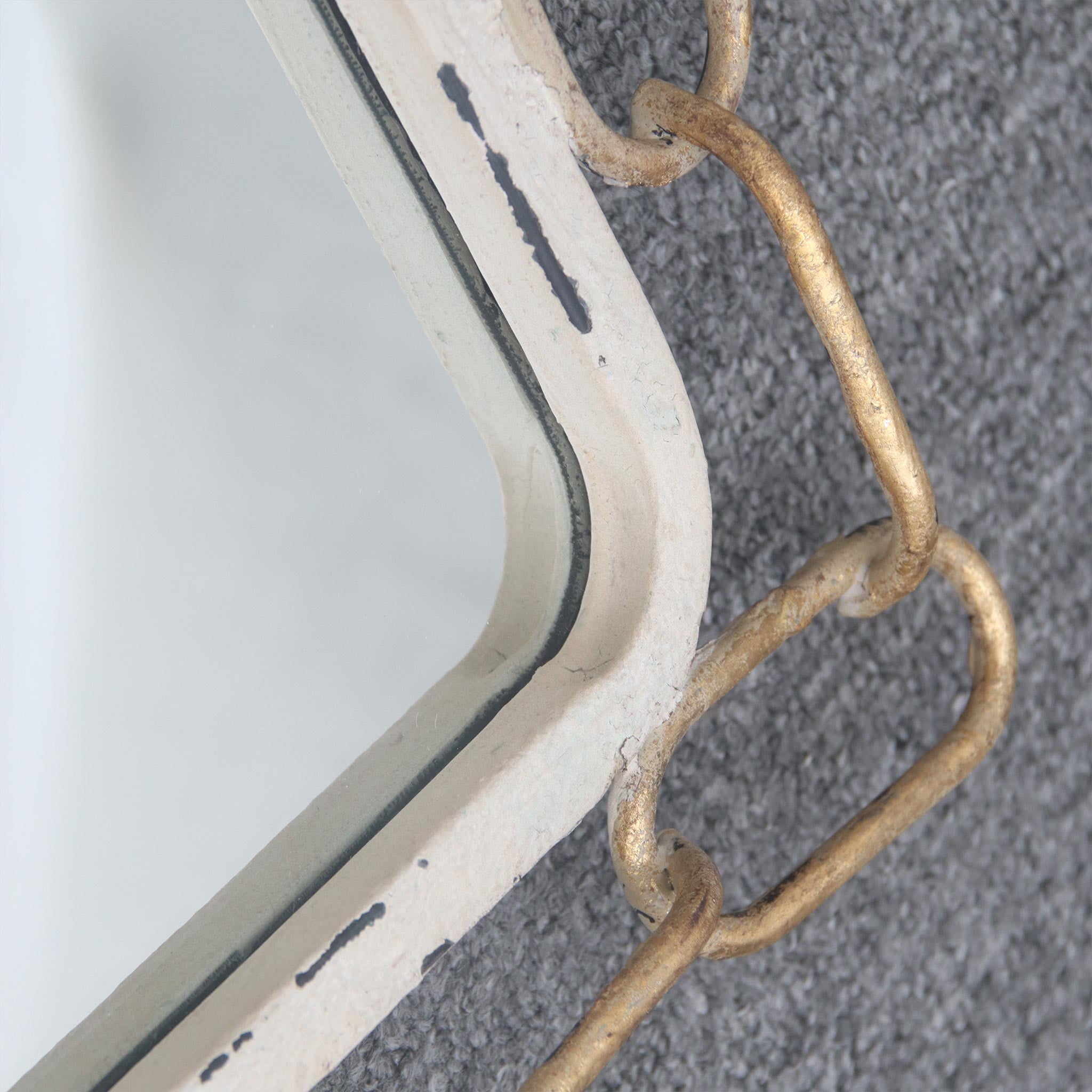 Parisloft Arched Metal Chain Link Wall Mirror, Farmhouse Rustic Metal Wall Mirror for Bedroom, Bathroom, Livingroom, Entry, Distressed White and Gold, 23.375 x 31.625 Inch