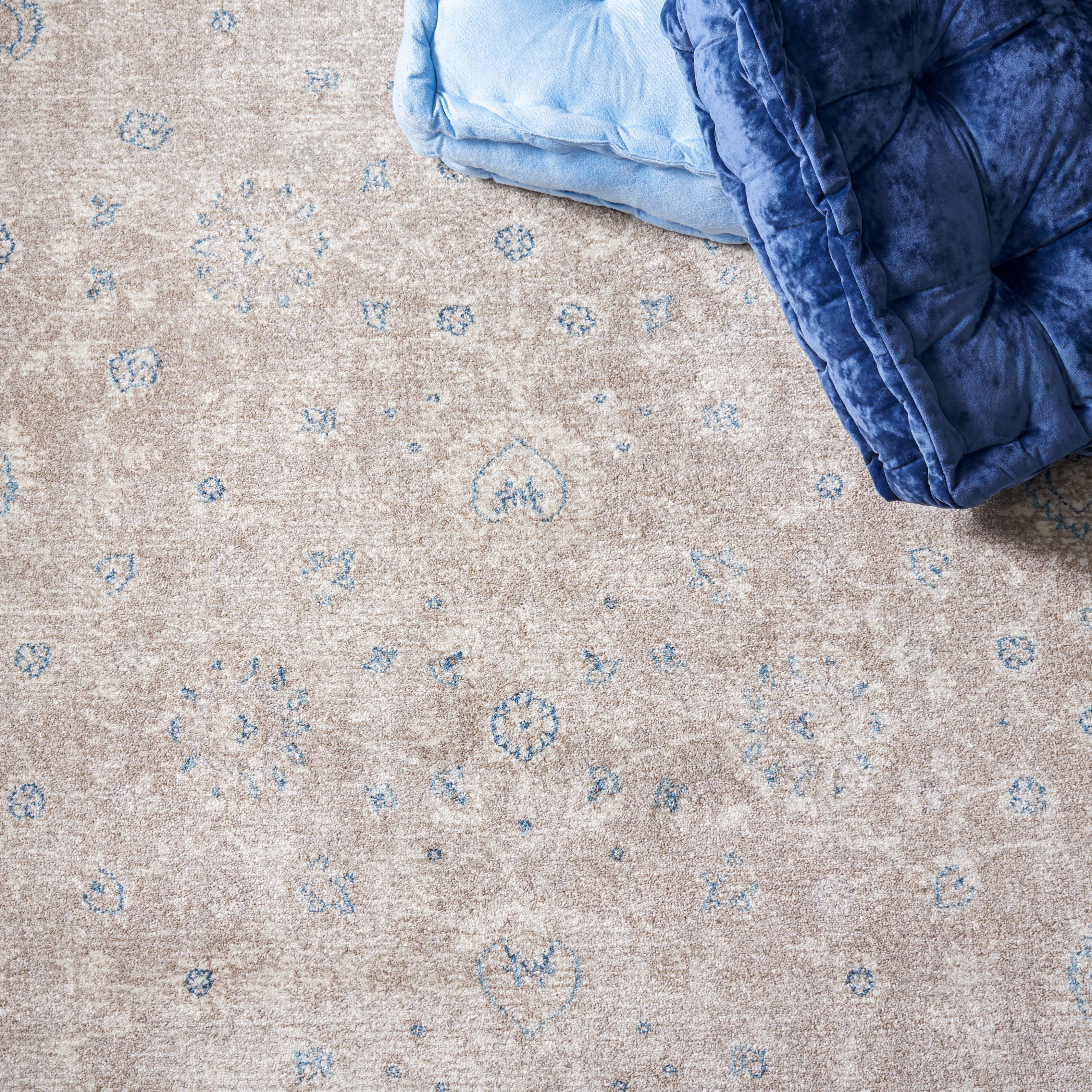 SAFAVIEH Sofia Derrick Oriental Area Rug, Tan/Blue, 4' x 5'7"