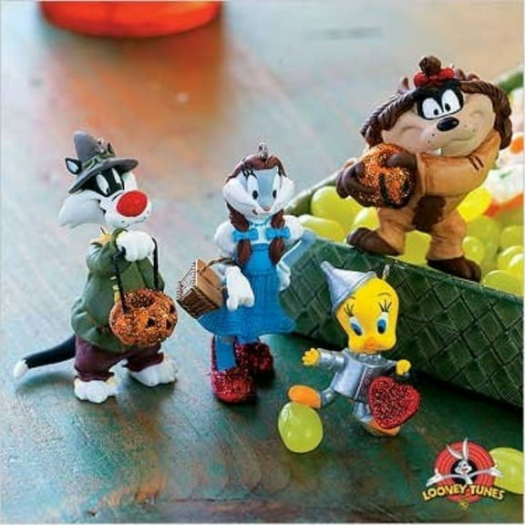 qfo6379 trick or treating in oz looney tunes 2007 hallmark halloween ornaments 4 peice set
