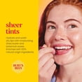 thumbnail image 3 of Bálsamo labial Burt's Bees Long Lasting 2 en 1 Duo Fiery Red, 3 of 9