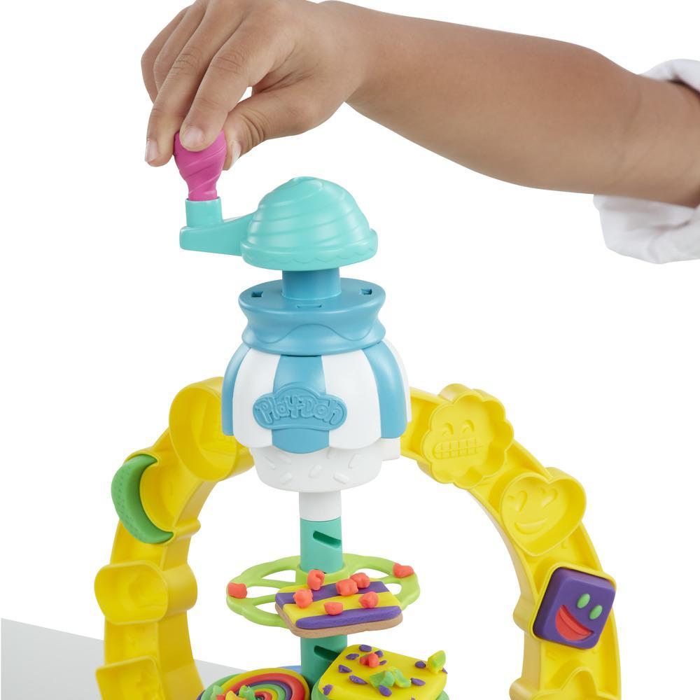 Play-Doh Kitchen Creations Sprinkle Cookie Surprise Set with 5 Non-Toxic Colors - image 5 of 8