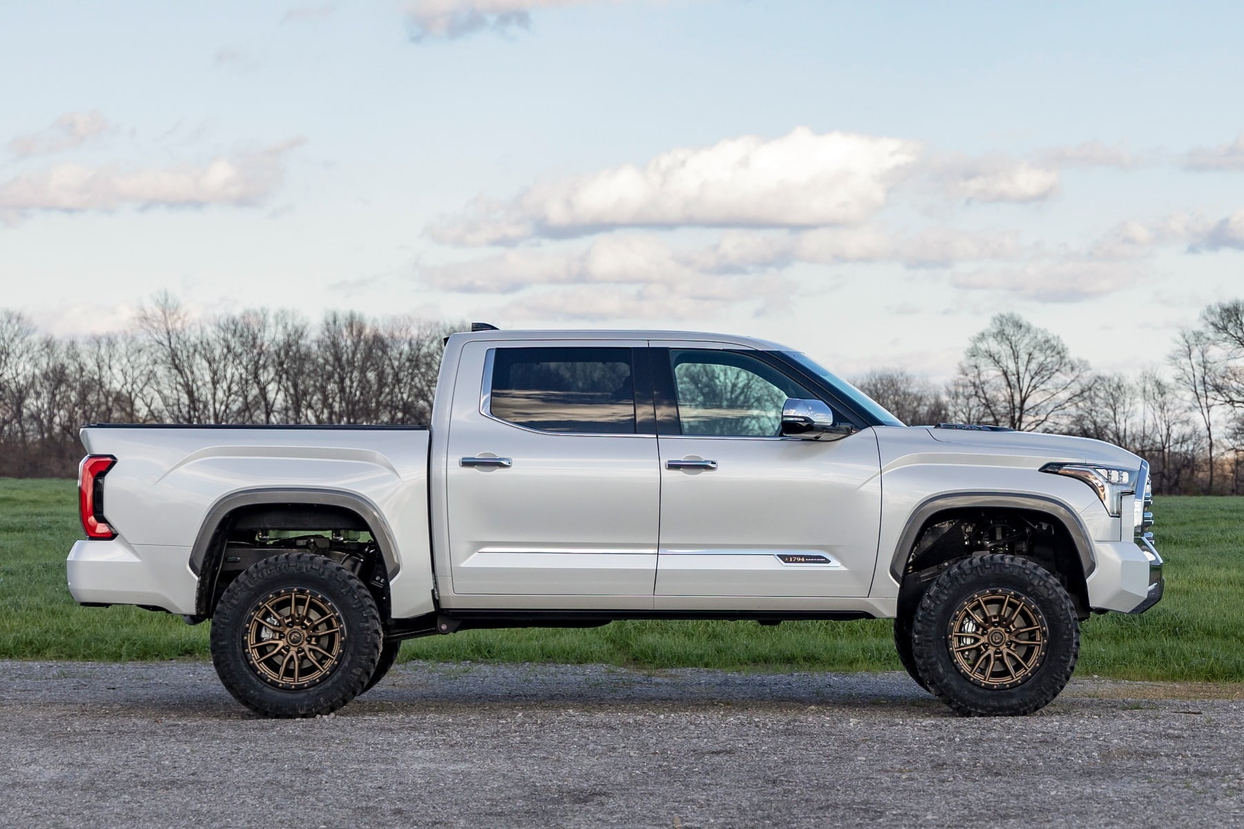 Rough Country 6" Inch Lift Kit for 2022-2026 Toyota Tundra | Air Ride - 71800