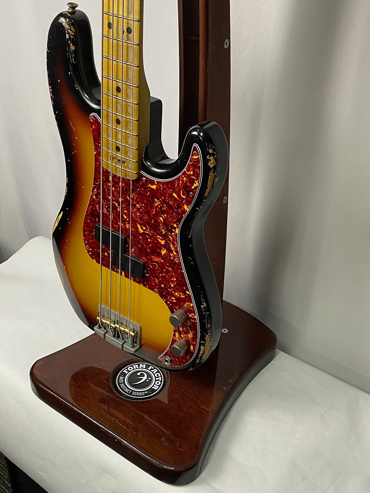 Form Factor Audio GS1-DC Single Guitar and Bass Stand Dark Cherry / Transparent Coating