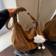 thumbnail image 5 of Bolso Gamuza Con Forma Media para Mujer Correa Ajustable Hobo (caqui), 5 of 6