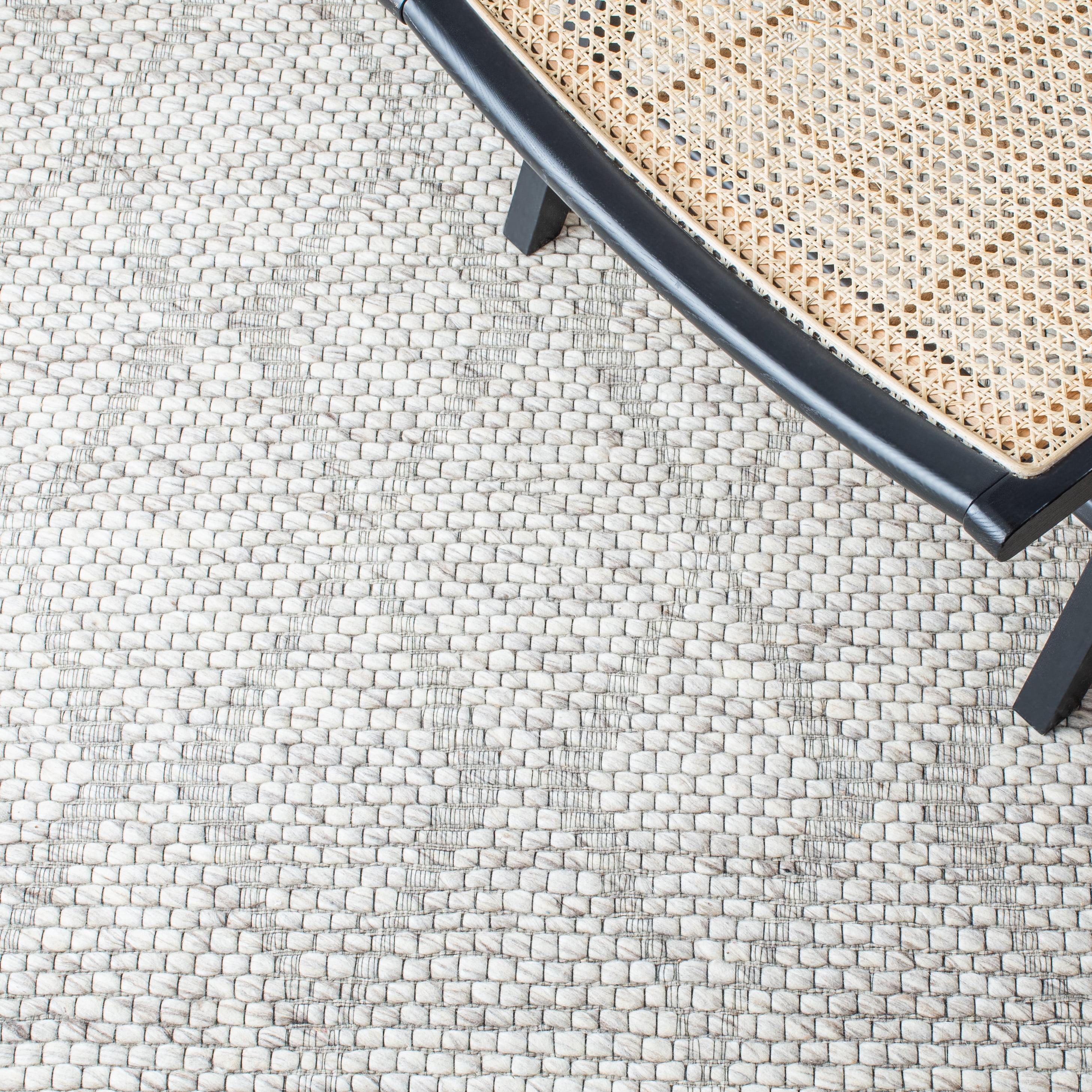 SAFAVIEH Marbella Aria Diamond Area Rug, Beige, 6' x 9'
