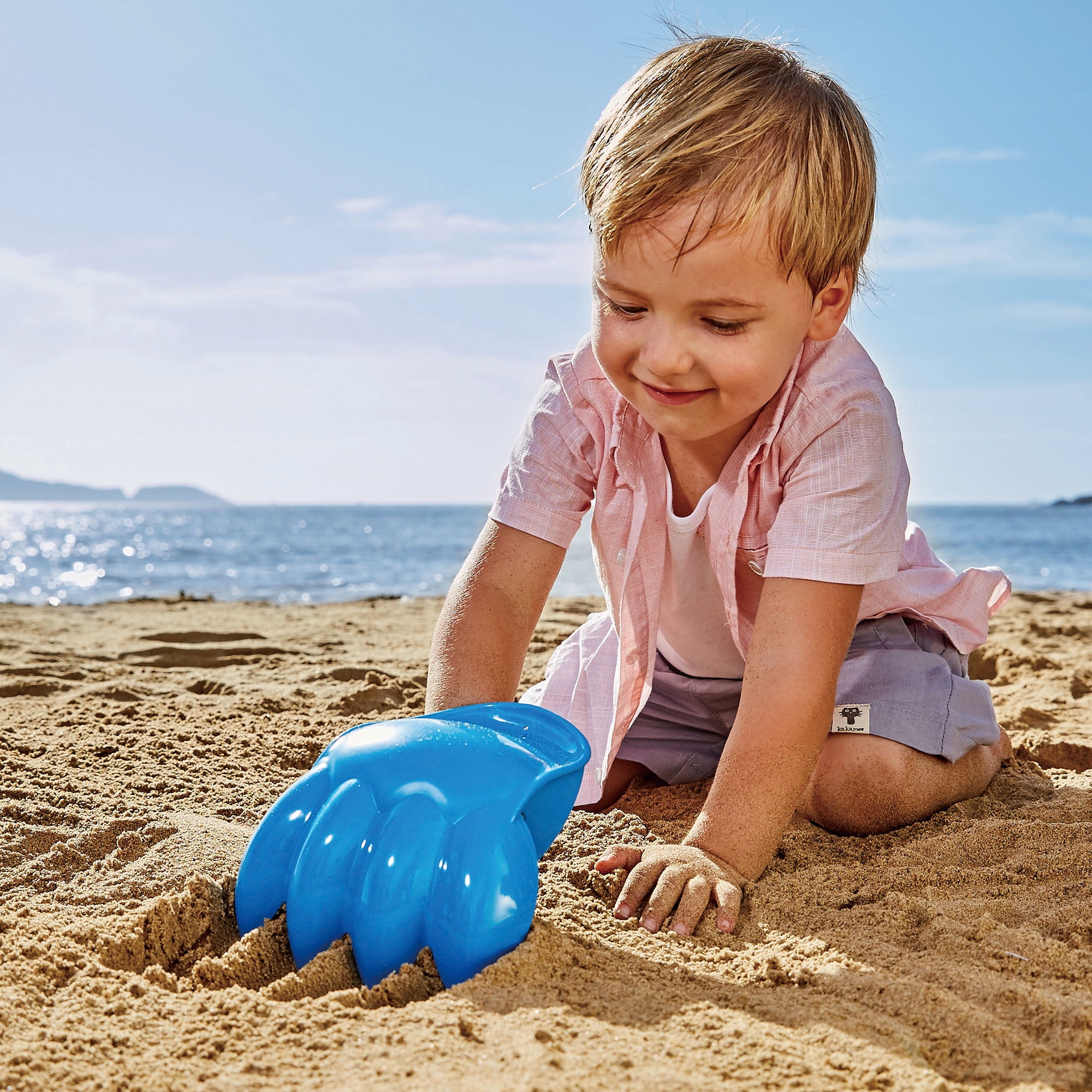 Hape: Power Paw - Blue - Beach & Sand Toy, Hand Glove, Grip & Play, Hole Digging Tool, Scoop & Move Sand, Summer Outdoor Play, Kids Toddlers Age 18mo+