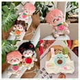 thumbnail image 3 of Conjunto Navideño y de Temporada para Muñeca de Algodón 20 cm, 6 Piezas (2 Sombreros + 4 Overoles de Pana), Atuendos Kawaii para Fotos, Regalo y Decoración, 3 of 5