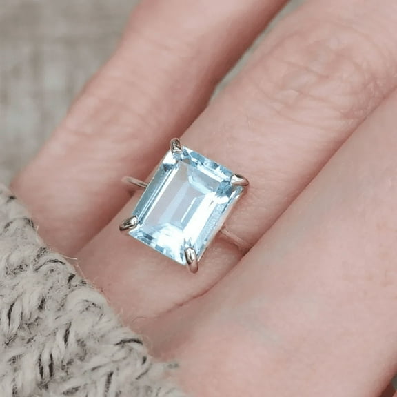 Oval Cut Aquamarine And Diamond Ring in 925 Sterling Silver - Halo Proposal Ring For Women