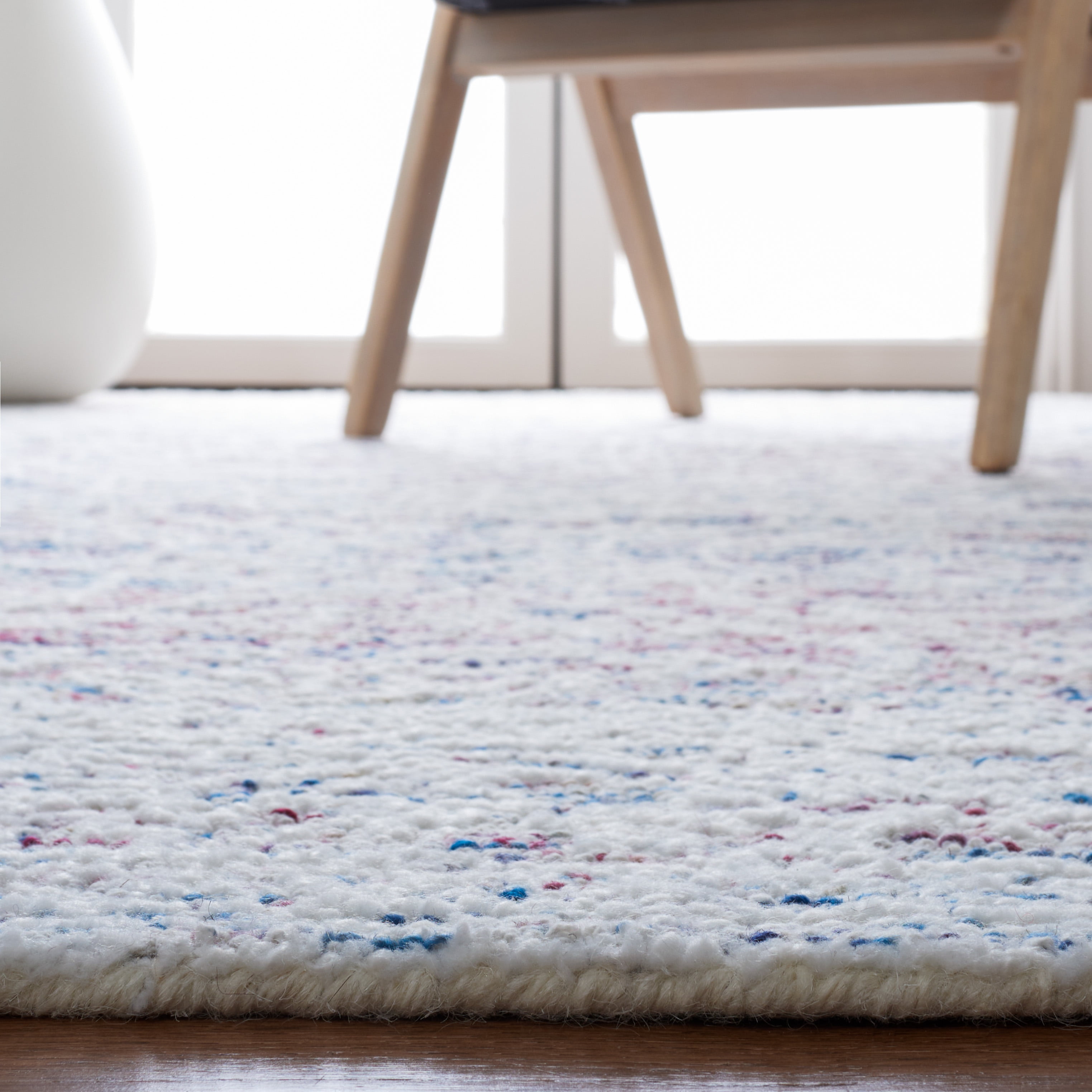 Safavieh Metro Jacques Medallion Area Rug, Ivory/Red, 6' x 6' Round