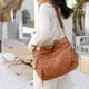 thumbnail image 4 of Bolso suave Hugo para mujer con correa para el hombro marrón Estilo A, 4 of 7