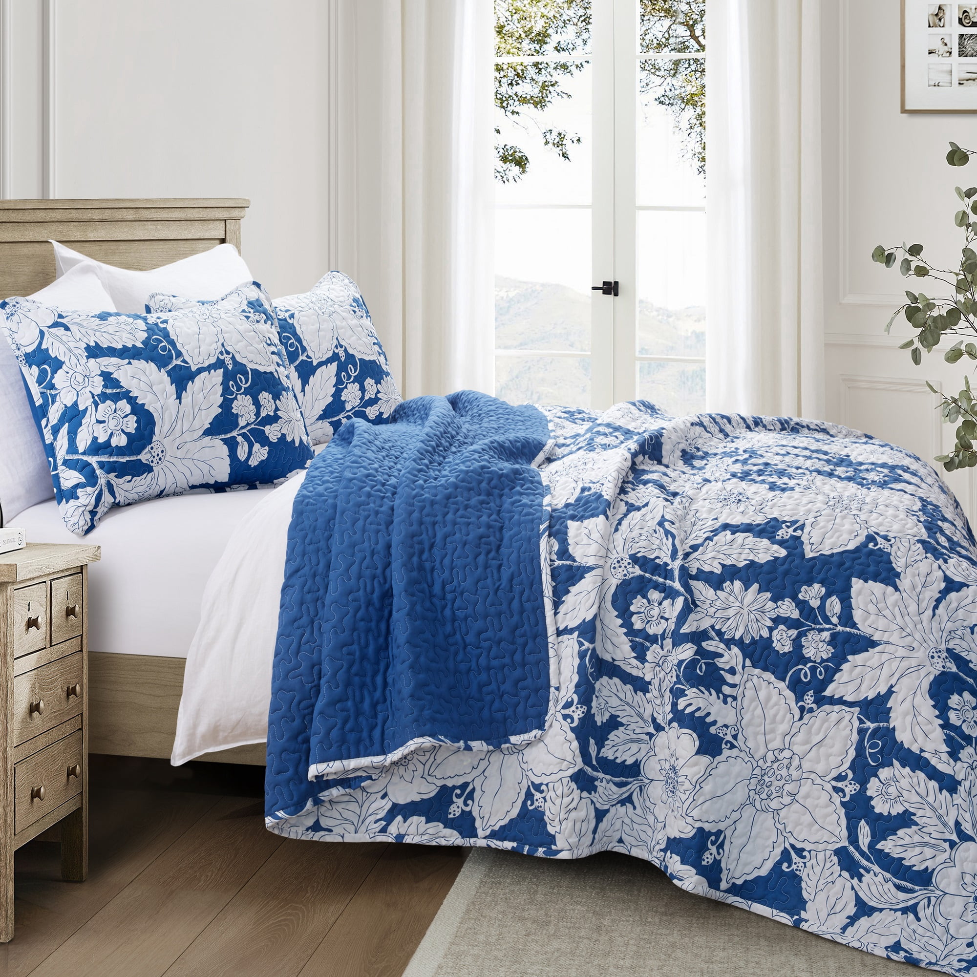 Quilt Queen Size Bedding Set - Rustic Floral Quilt Lightweight Reversible Dyed Oversized Bed Spread Coverlet with 2 Pillowsham for Home All Season Tropical Luxury Royal (Queen, Blue)