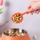 thumbnail image 1 of Cuchara para comida para mascotas – Cuchara medidora de cocina | Fondo redondo, plástico de grado alimentario, ergonómico antideslizante | Limpieza infalible | Multicolor | 6,02 x 1,77 x 1,77 in, 1 of 6