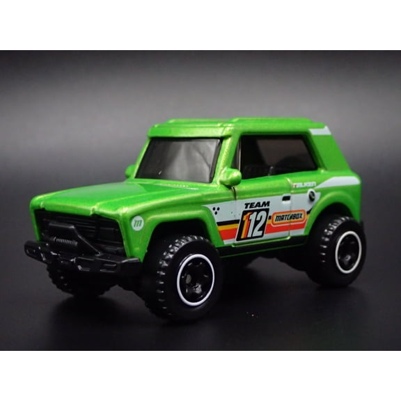 Open Box INTERNATIONAL SCOUT W HITCH 1:64 SCALE COLLECTIBLE DIORAMA DIECAST MODEL CAR