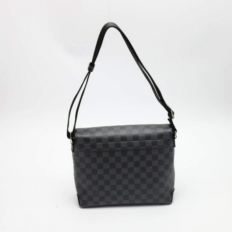 louis vuitton lv district pm new grey