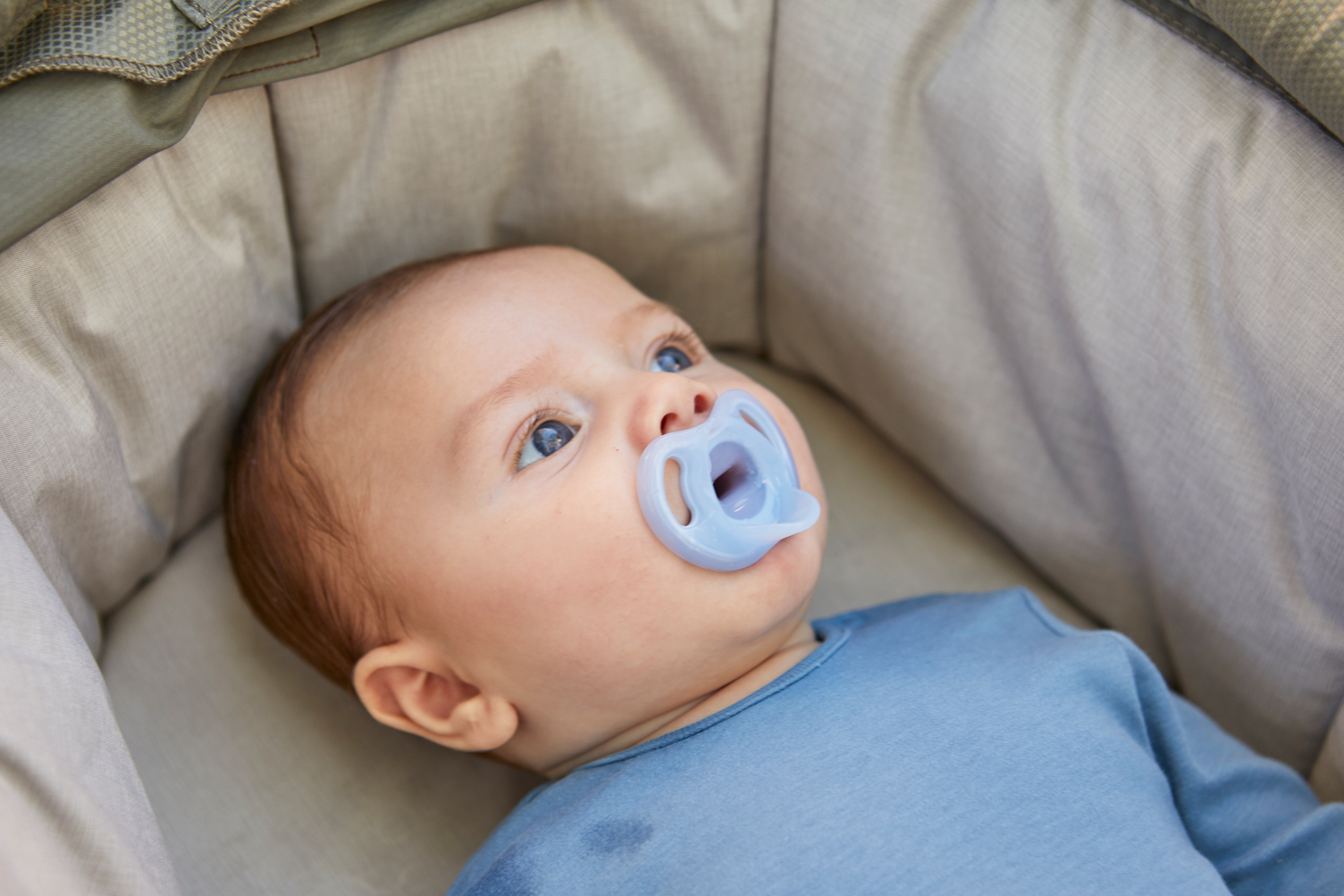 Tommee Tippee Ultra-Light Silicone Pacifier (0-6 Months, 2 Count)  Symmetrical One-Piece Design, BPA-Free Silicone Binkies