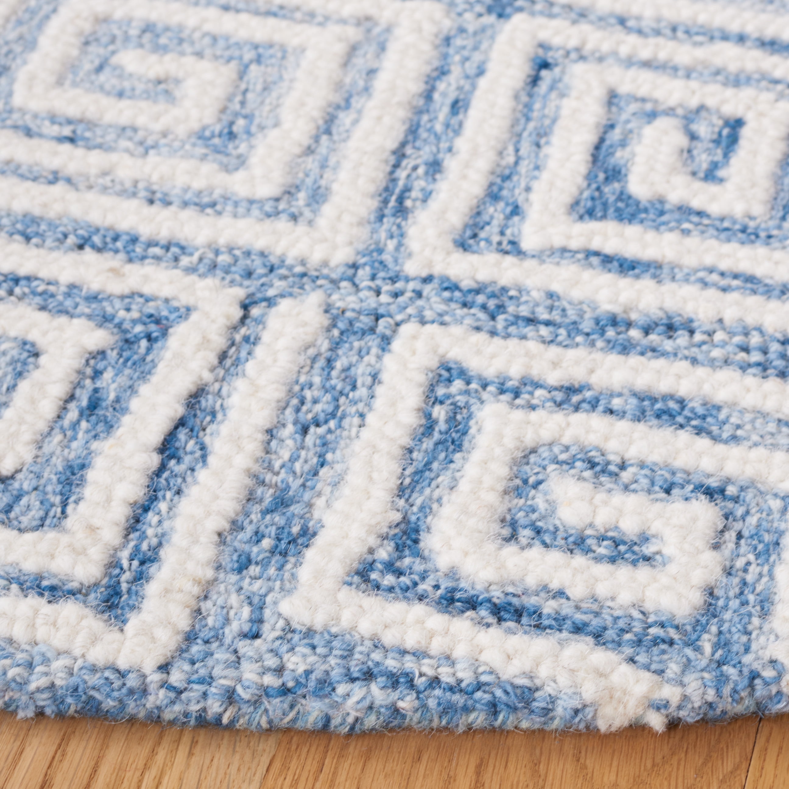 SAFAVIEH Metro Lauressa Geometric Area Rug, Light Blue/Ivory, 6' x 6' Round