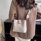 thumbnail image 4 of Bolso Bandolera para Mujer Bolso Tipo Cubo Correa Ancha Bolsos Diarios (blanco), 4 of 9