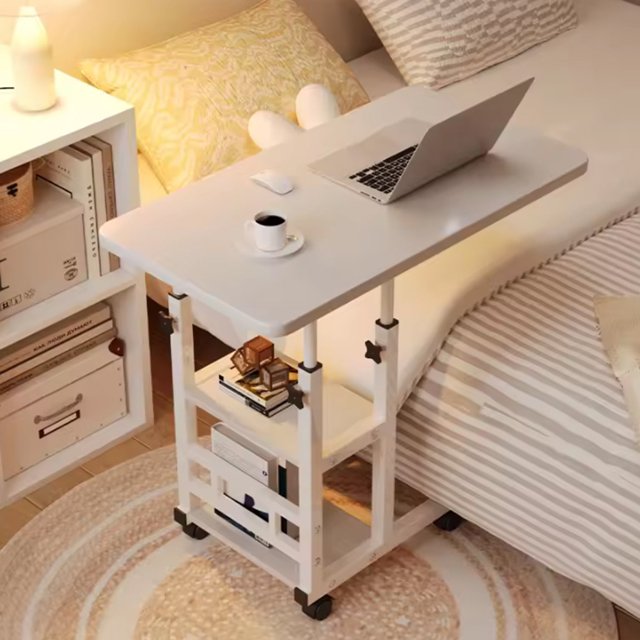 Royalbelle Table en C à Hauteur Réglable avec Roues, Table d'Appoint Mobile pour Collation avec Planche à Dessin Inclinable, Support de Canapé, de Chevet et d'Ordinateur Portable, Plateau Télé en Forme de C avec Étagères de Rangement, Blanc, 60 x 40 cm