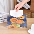 thumbnail image 3 of Funda para pañuelos de piel sintética con estampado de girasoles, 19 x 14 cm, 3 of 3