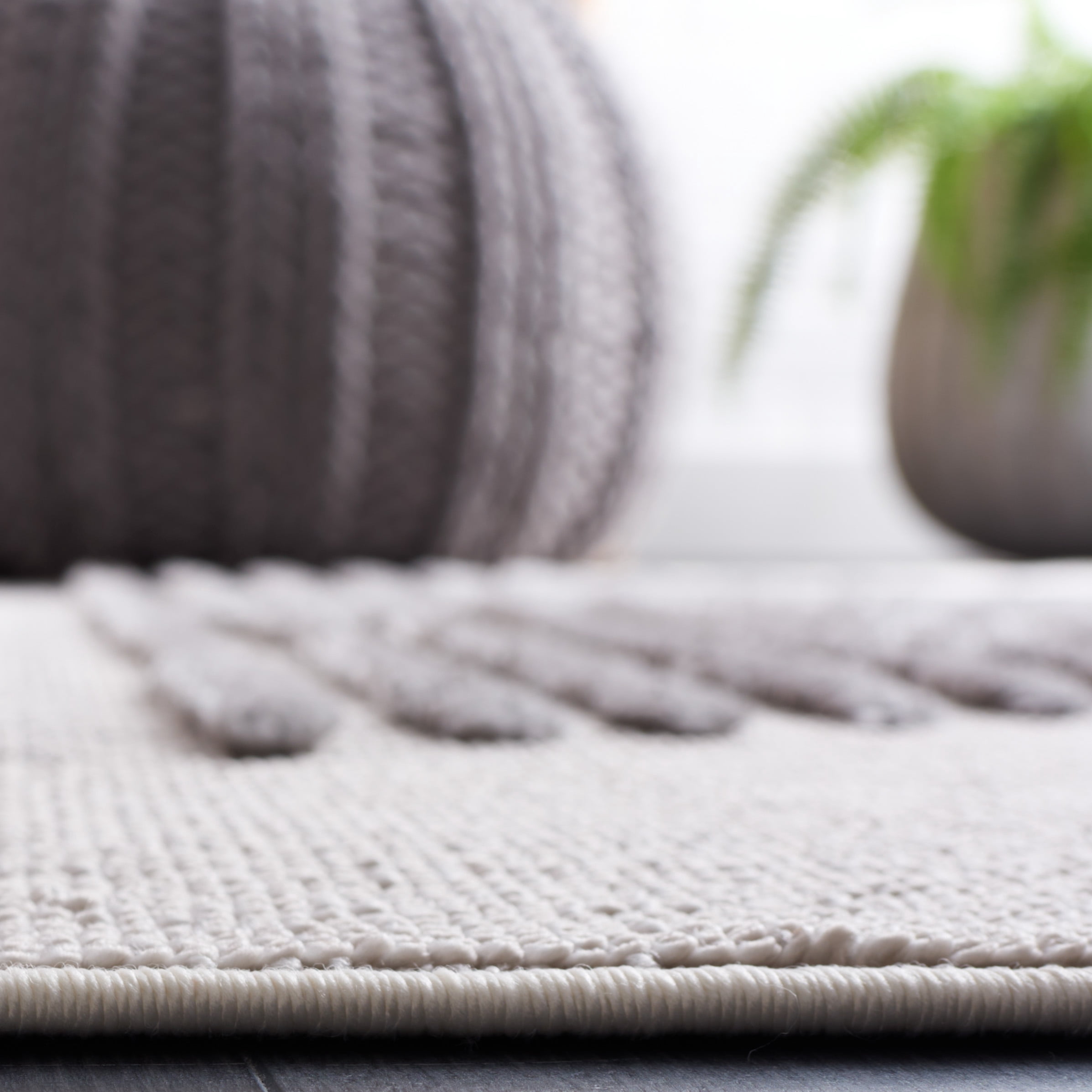 SAFAVIEH Urban Thornton High Low Circle Striped with Fringe Area Rug, Grey/Light Grey, 6'7" x 6'7" Square