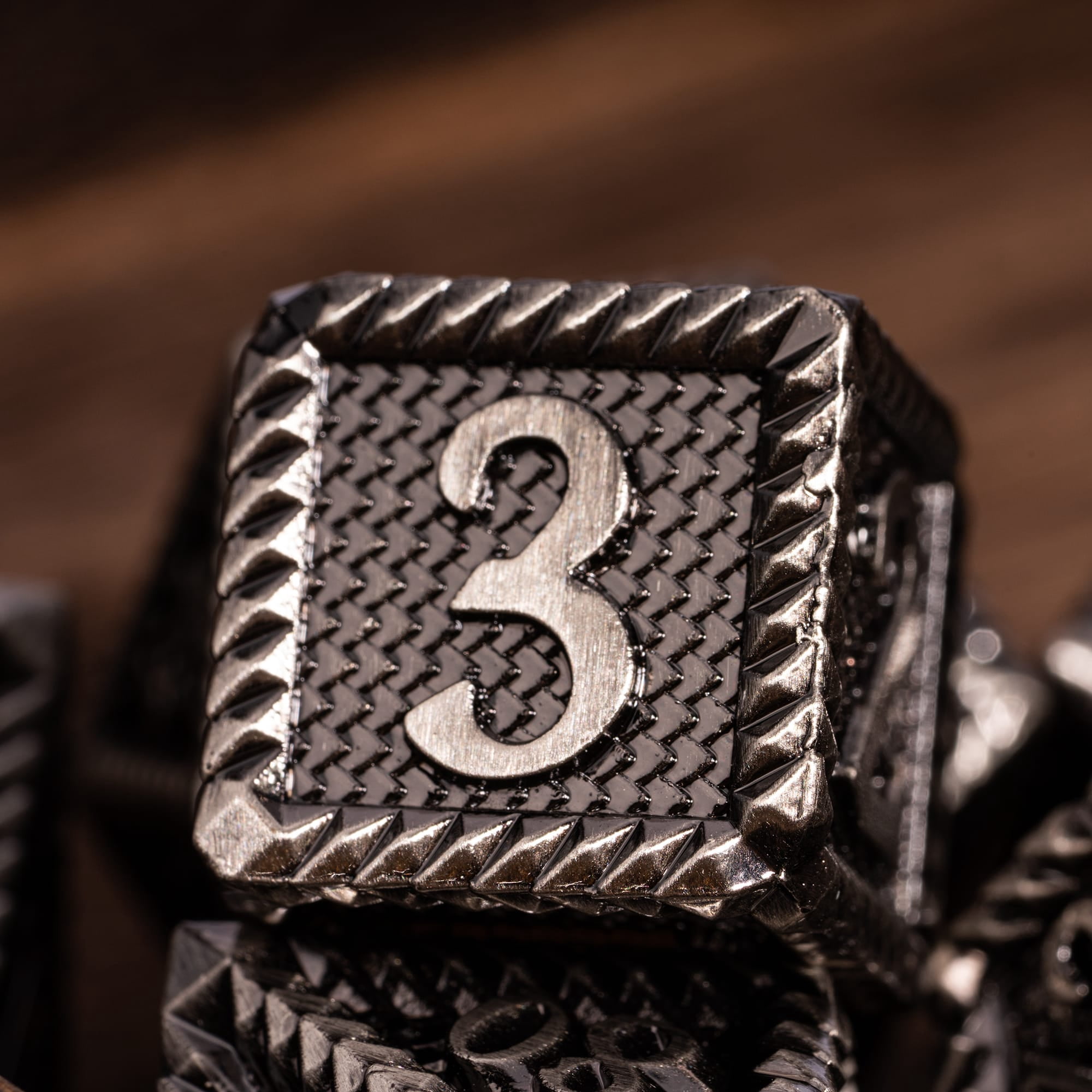 Cusdie Metal DND Dice Set, 7 die Metal Polyhedral D&D Dice Set Serrated Edge Dice for DND Dungeons and Dragons TTRPG Role Playing Games