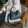 thumbnail image 4 of Bolso de mano elegante de piel de vaca Togo 100% Natural, bolso de hombro femenino con correas anchas, bolso de médico gris y negro, bolso de lujo para chica, 4 of 4
