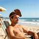 thumbnail image 1 of Visera con forma de pie – Divertida diadema protectora para pies descalzos para fiestas de verano en la playa., 1 of 5