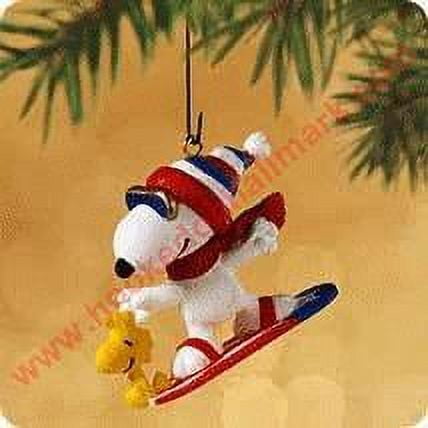 Hallmark Ornament 2002 Winter Fun with Snoopy #5 - Miniature