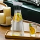 thumbnail image 5 of Jarra de agua de plástico con tapa abatible | Jarra de plástico transparente de 950 ml | Tapa hermética a prueba de fugas | Recipiente irrompible y duradero para jugos, té helado, limonada, café, 5 of 6