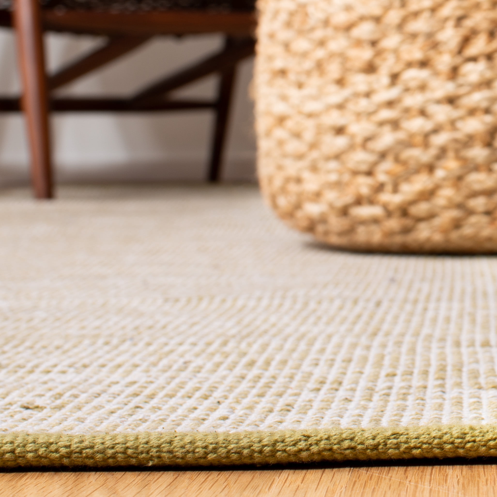 SAFAVIEH Montauk Bernadine Solid Cotton Area Rug, Green Olive, 3' x 5'
