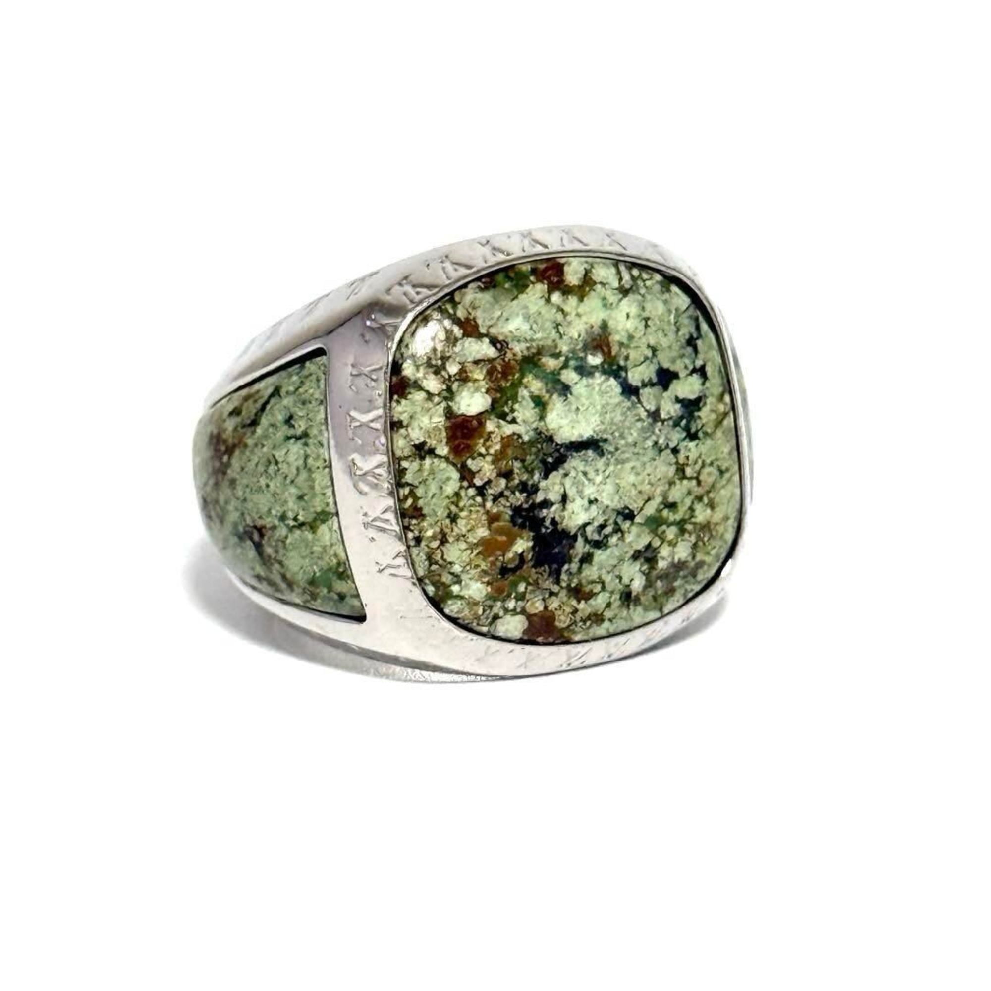 Pre-Owned Louis Vuitton Men's Signet Ring (Good)