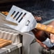 thumbnail image 3 of Espátula para parrilla 5 en 1 con cuchillo, tenedor, abridor de botellas y herramientas para barbacoa giratoria. Un juego de accesorios para parrillas al aire libre. Pala para barbacoa de 18 pulgadas, 3 of 8
