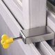 thumbnail image 4 of Pestillos para ventanas Puerta corrediza Bloque retractor de patio Cerradura corrediza para ventana salediza Cerradura corrediza Restrictor de puerta corrediza con llave para niños Seguridad para bebé, 4 of 5